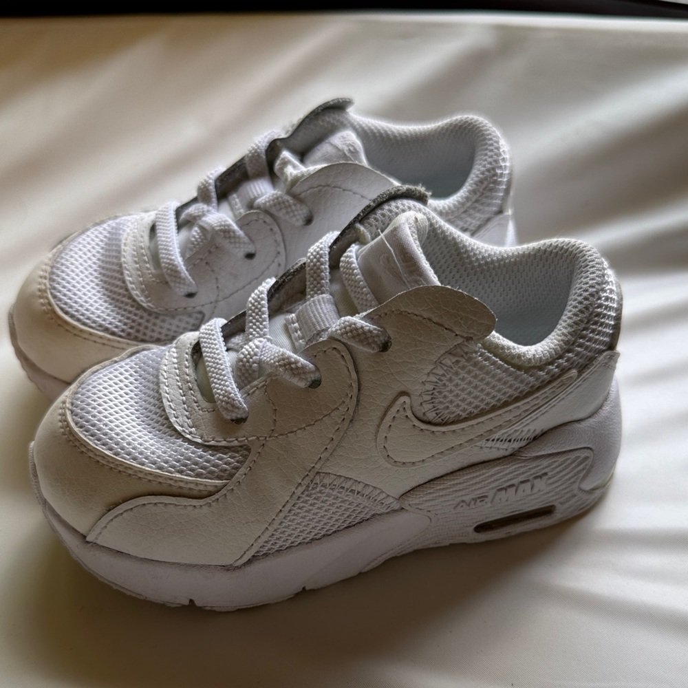 Nike Kids White AIRMAX Sneakers